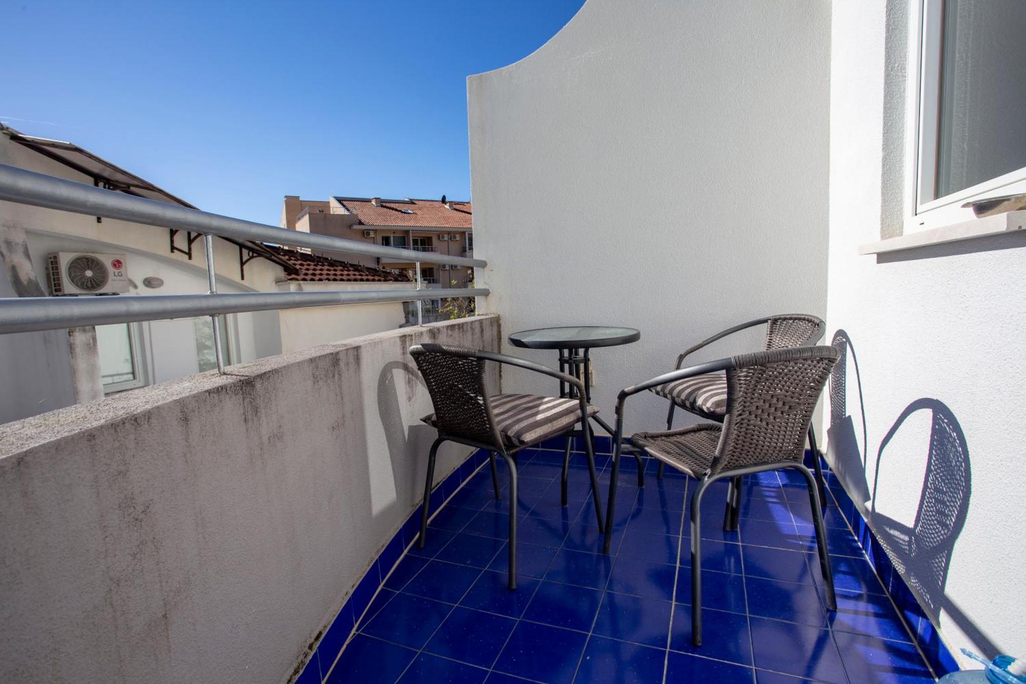 тихая в центре будвы Apartment Budva